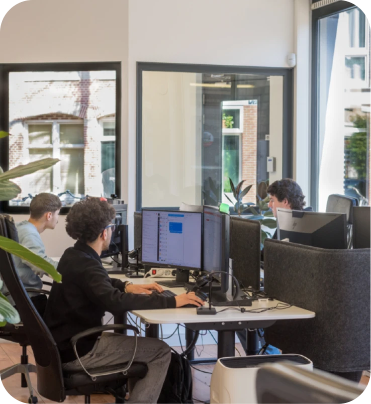 Tailored to you business CloudConnected Team in front of our Amsterdam Office